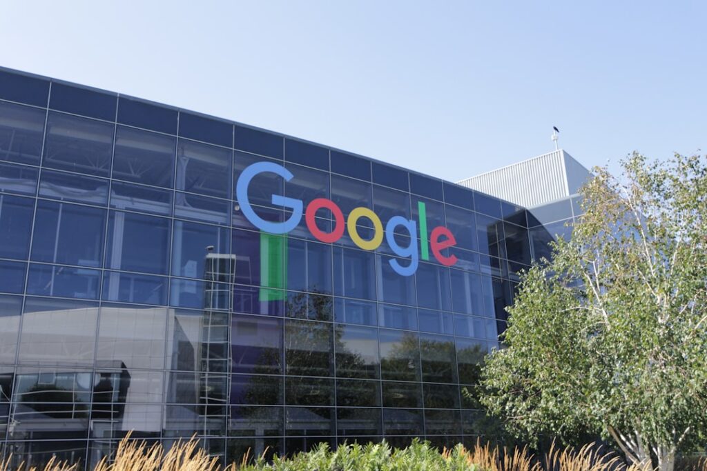 فولفو تدمج Google Gemini في سياراتها: ثورة في القيادة الذكية
