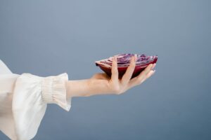قائمة بأفضل 15 طعامًا مضادًا للالتهابات لتعزيز صحتك ومناعتك