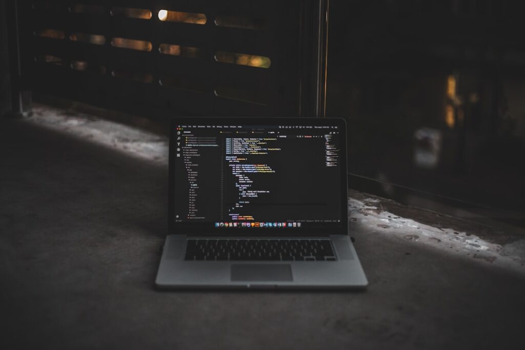 محللة تقنية كبيرة تعود لمقاعد الدراسة: درس في التواضع الرقمي
