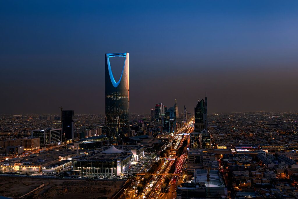 كيف تستخدم الذكاء الاصطناعي لزيادة مبيعاتك في السوق السعودي: دليل عملي