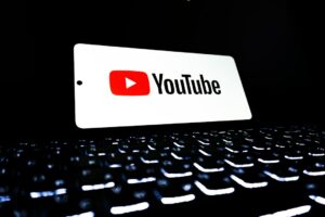 خلل غامض في يوتيوب يحبس المستخدمين خارج حساباتهم