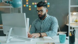 وظائف الذكاء الاصطناعي تنمو 20% وسط سوق وظيفي بارد