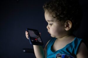 أريزونا تقاضي OpenAI: هل أصبحت سلامة الأطفال في ChatGPT قضية وجودية؟