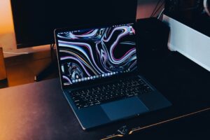 MacBook Pro باللمس: 3 مواعيد ستغيّر كل شيء