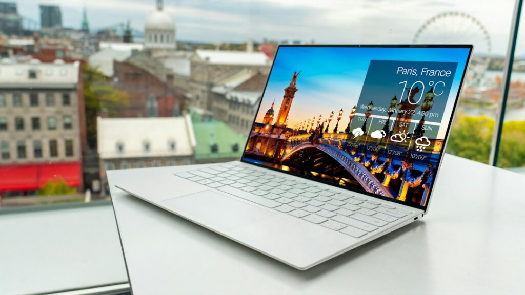 لابتوب ياباني بـ32GB RAM و5G: ثورة أم رفاهية؟